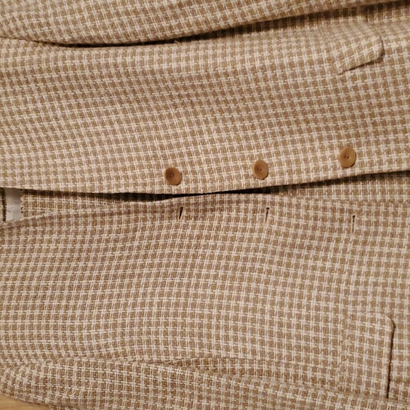 Size 14 NWOT skirt suit. Flap pockets not real. 3 button jacket fully lined - Picture 3 of 4